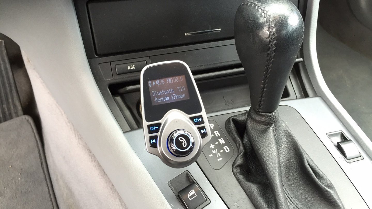 Das neumodische Gerät trägt im alten Auto nicht zu dick auf, das war mir wichtig. Das neumodische Gerät trägt im alten Auto nicht zu dick auf, das war mir wichtig.