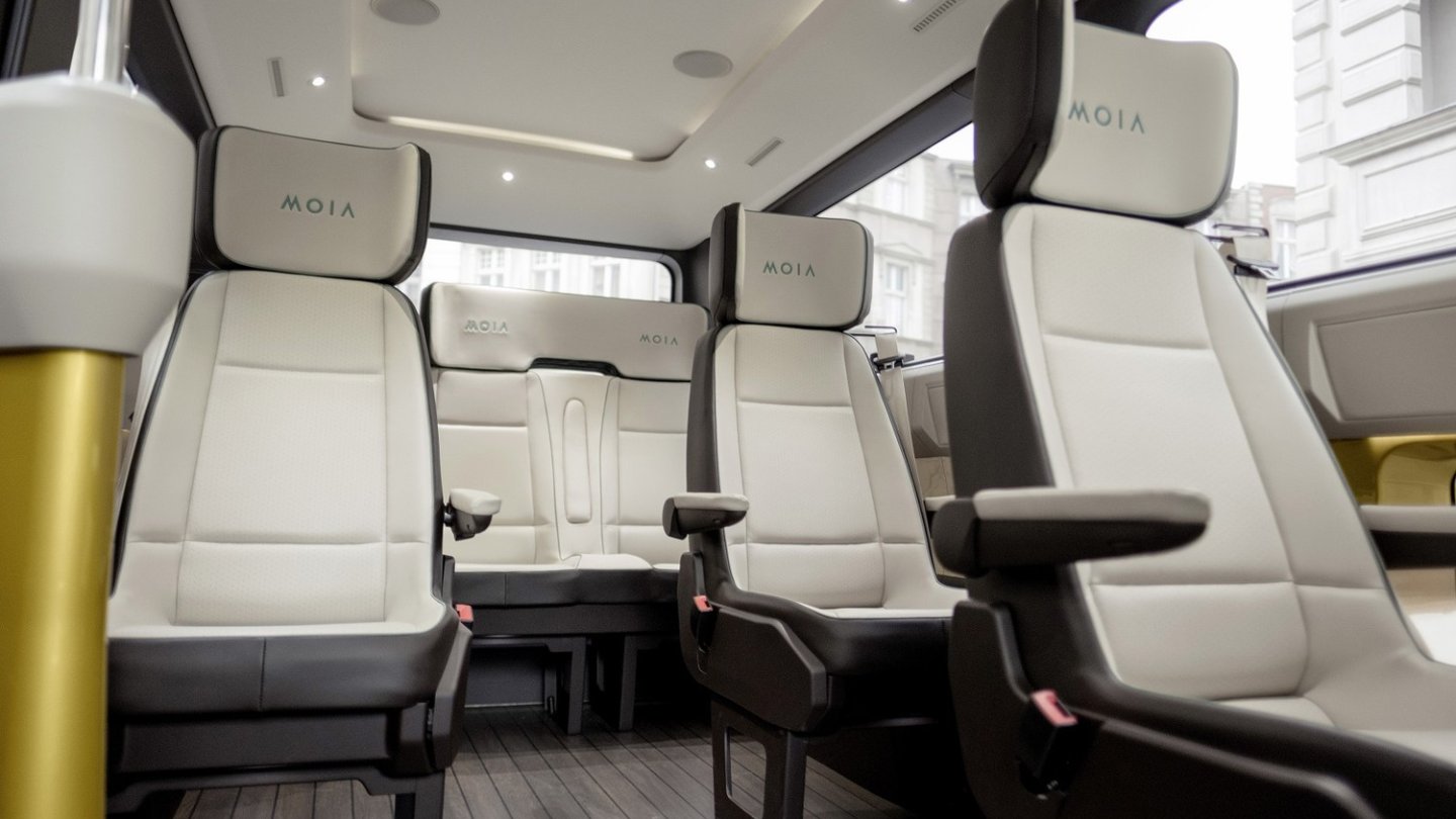 Der Moia-Bus soll viel Platz und Komfort bieten und damit eine Alternative zum ÖPNV sein. Der Moia-Bus soll viel Platz und Komfort bieten und damit eine Alternative zum ÖPNV sein.