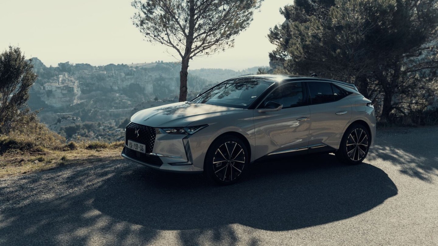 Der DS4 E-Tense mit 225 PS Systemleistung. Der DS4 E-Tense mit 225 PS Systemleistung.
