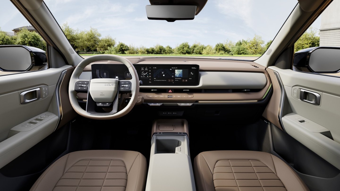Zwei jeweils 12,3 Zoll große Displays im Cockpit des Kia Seltos.