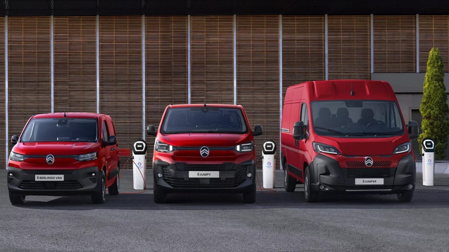 Die Citroën-Transporter tragen das neue Markenlogo. Die Citroën-Transporter tragen das neue Markenlogo.
