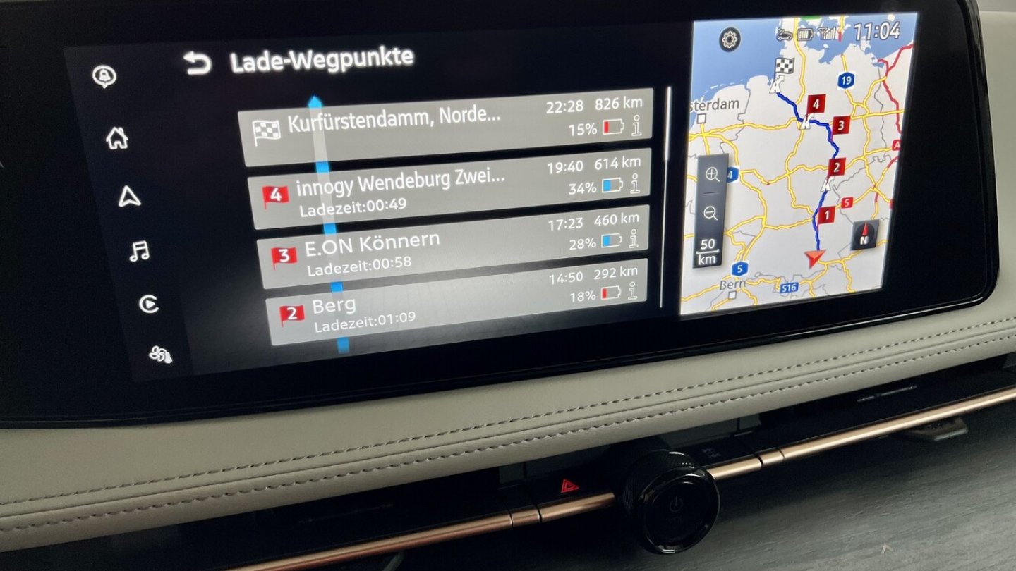 Die Routenführung bezieht Ladestopps mit ein. Die Routenführung bezieht Ladestopps mit ein.