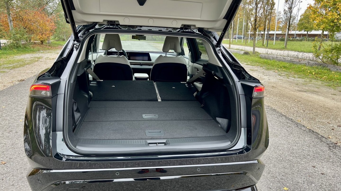 Auch der Kofferraum ist mit hochwertigen Materialien ausgeschlagen. Auch der Kofferraum ist mit hochwertigen Materialien ausgeschlagen.