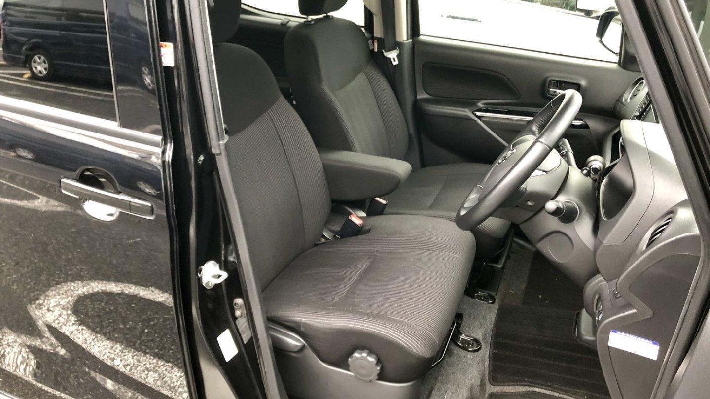 Auch die Sitze nutzen den Platz im Nissan Dayz Roox maximal aus. Auch die Sitze nutzen den Platz im Nissan Dayz Roox maximal aus.