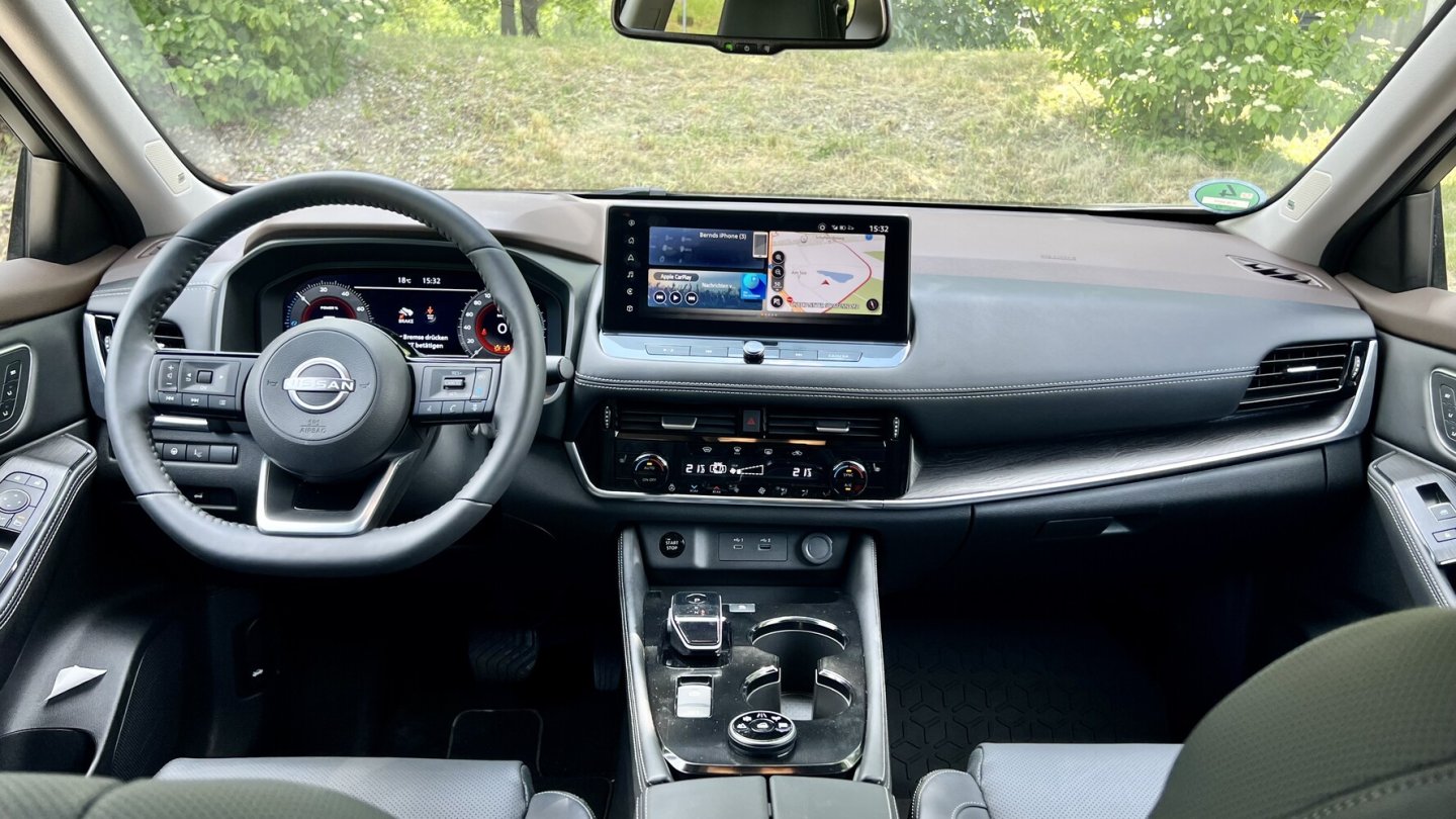 Die Bedienstruktur im Nissan X-Trail ist, auch dank vieler Tasten, auf Anhieb verständlich. Die Bedienstruktur im Nissan X-Trail ist, auch dank vieler Tasten, auf Anhieb verständlich.