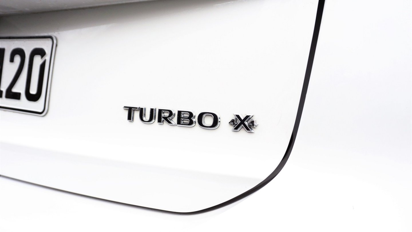 Turbo 4x4 kennzeichnet den Benziner mit 260 PS. Turbo 4x4 kennzeichnet den Benziner mit 260 PS.