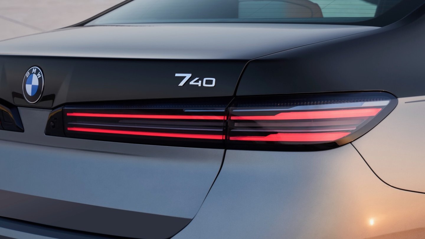 Erstmals gibt es einen Mildhsybrid-Benziner im aktuellen 7er in Europa, den 740 xDrive.