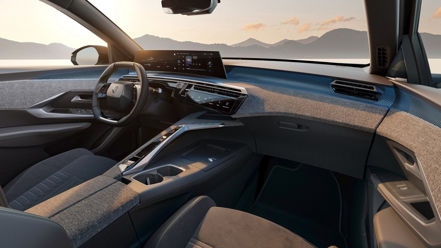 Das neue i-Cockpit des Peugeot e-3008. Das neue i-Cockpit des Peugeot e-3008.