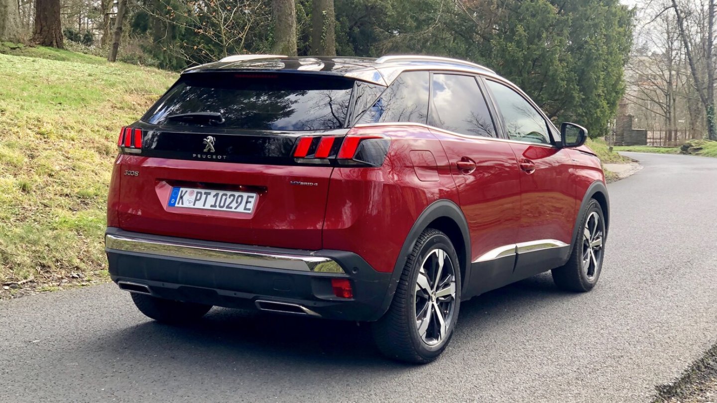 Den 3008 Hybrid4 gibt es in den gehobenen Linien Allure und GT. Den 3008 Hybrid4 gibt es in den gehobenen Linien Allure und GT.