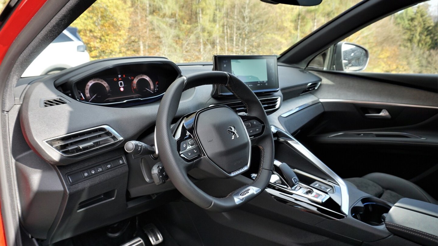 Peugeot 3008 und 5008 tragen das markentypischen i-Cockpit. Peugeot 3008 und 5008 tragen das markentypischen i-Cockpit.