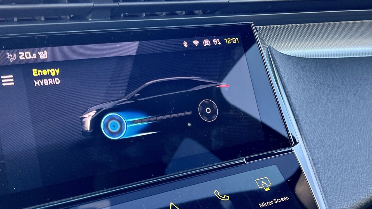 Schön animierte Energieflussanzeige auf dem Infotainment-Display. Schön animierte Energieflussanzeige auf dem Infotainment-Display.