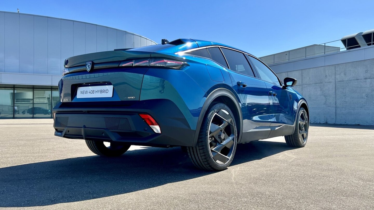 Das vorläufige Topmodell ist der 408 Hybrid mit 225 PS Systemleistung. Das vorläufige Topmodell ist der 408 Hybrid mit 225 PS Systemleistung.