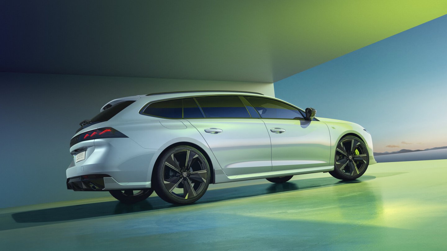 Topmodell ist der Peugeot 508 PSE mit 360 PS Systemleistung. Topmodell ist der Peugeot 508 PSE mit 360 PS Systemleistung.