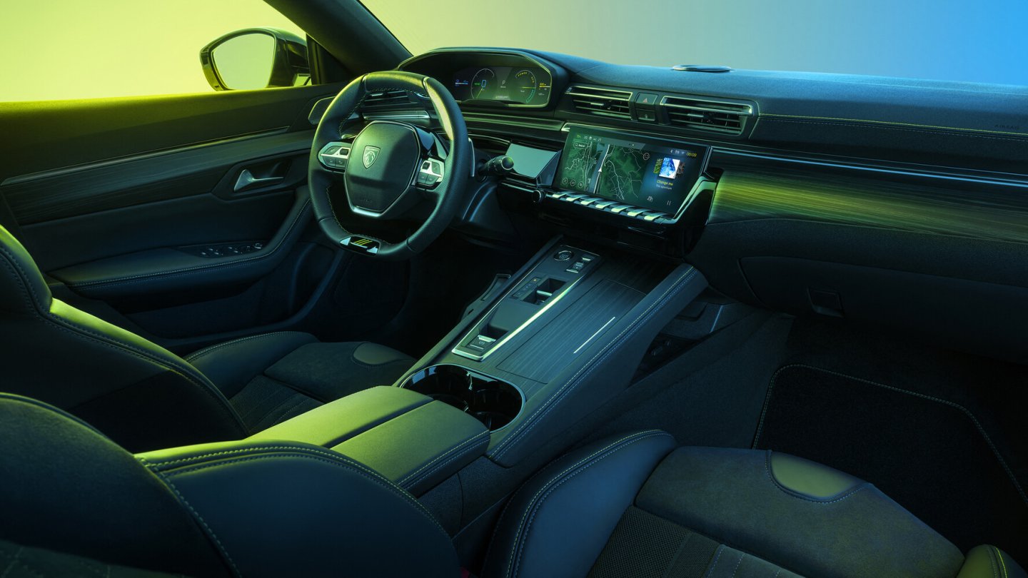 Im Cockpit - hier das des Peugeot 508 PSE - fallen die Änderungen nur Kennern sofort ins Auge. Im Cockpit - hier das des Peugeot 508 PSE - fallen die Änderungen nur Kennern sofort ins Auge.
