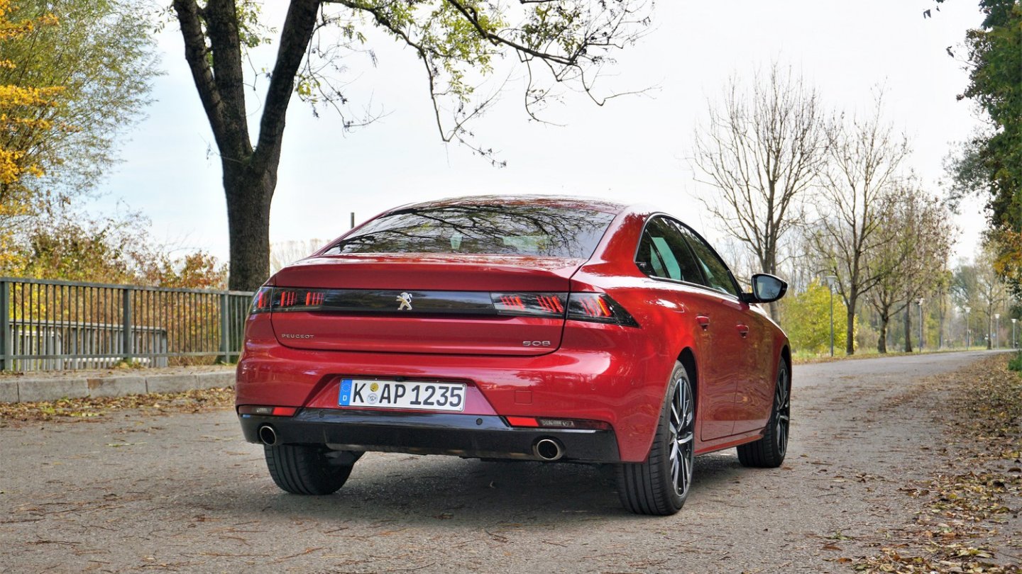Gelungener Abgang: Am Heck trägt der Peugeot 508 eine große Klappe. Gelungener Abgang: Am Heck trägt der Peugeot 508 eine große Klappe.