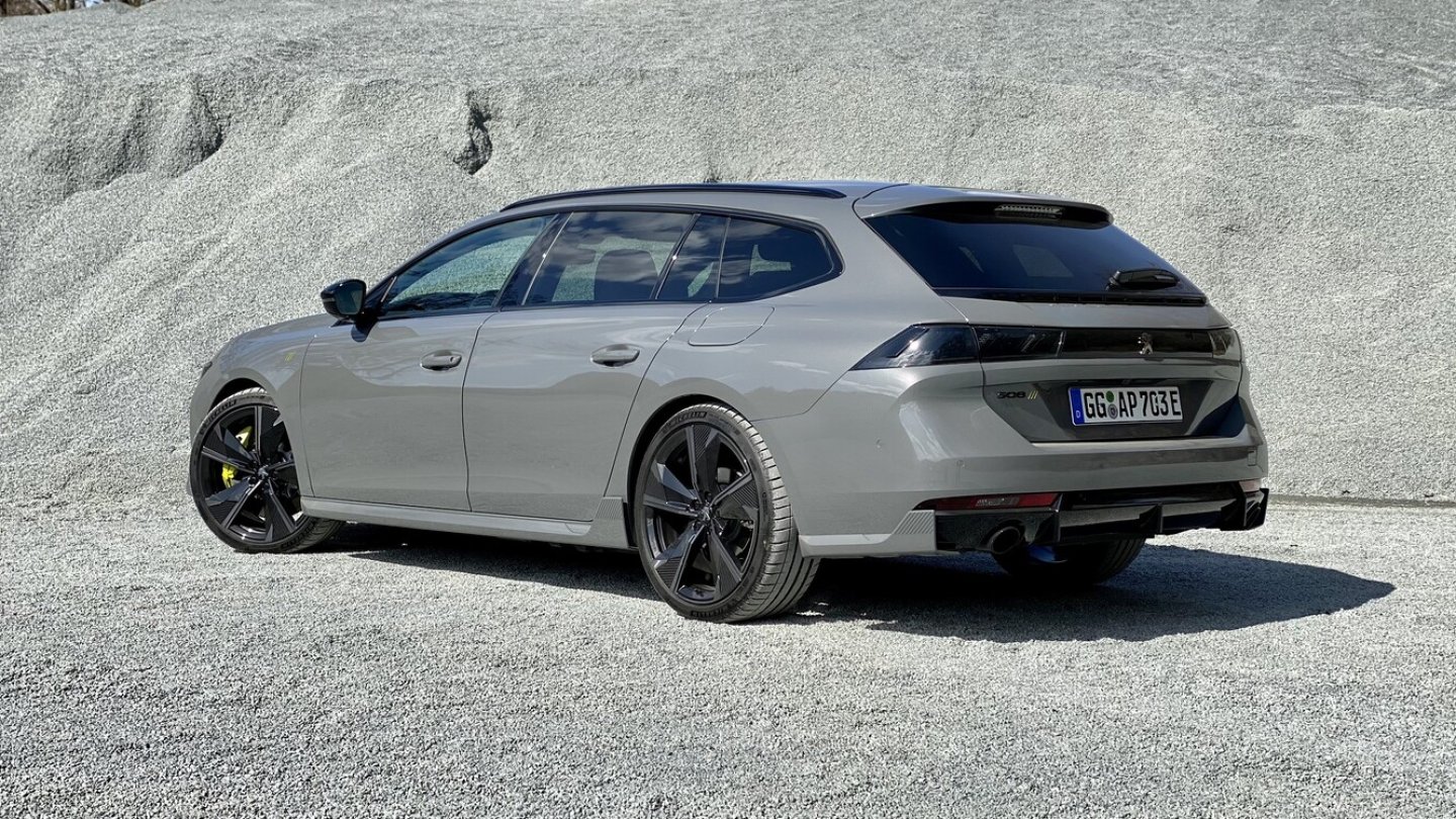 Der Peugeot 508 PSE ist als Limousine und SW genannter Kombi zu haben. Der Peugeot 508 PSE ist als Limousine und SW genannter Kombi zu haben.