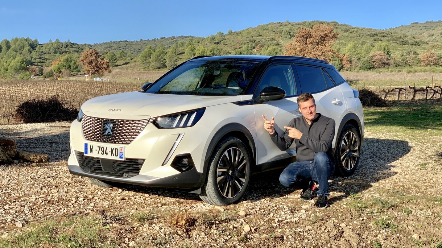 Der Peugeot e-2008 gefällt mit Form und Konzept. Der Peugeot e-2008 gefällt mit Form und Konzept.