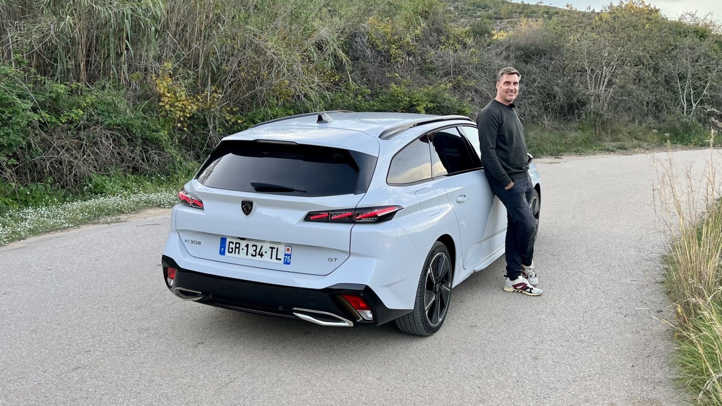 Designerstück zum selbstbewussten Preis: Der E-308 SW ist einer der ersten Elektro-Kombis auf dem Markt. Designerstück zum selbstbewussten Preis: Der E-308 SW ist einer der ersten Elektro-Kombis auf dem Markt.
