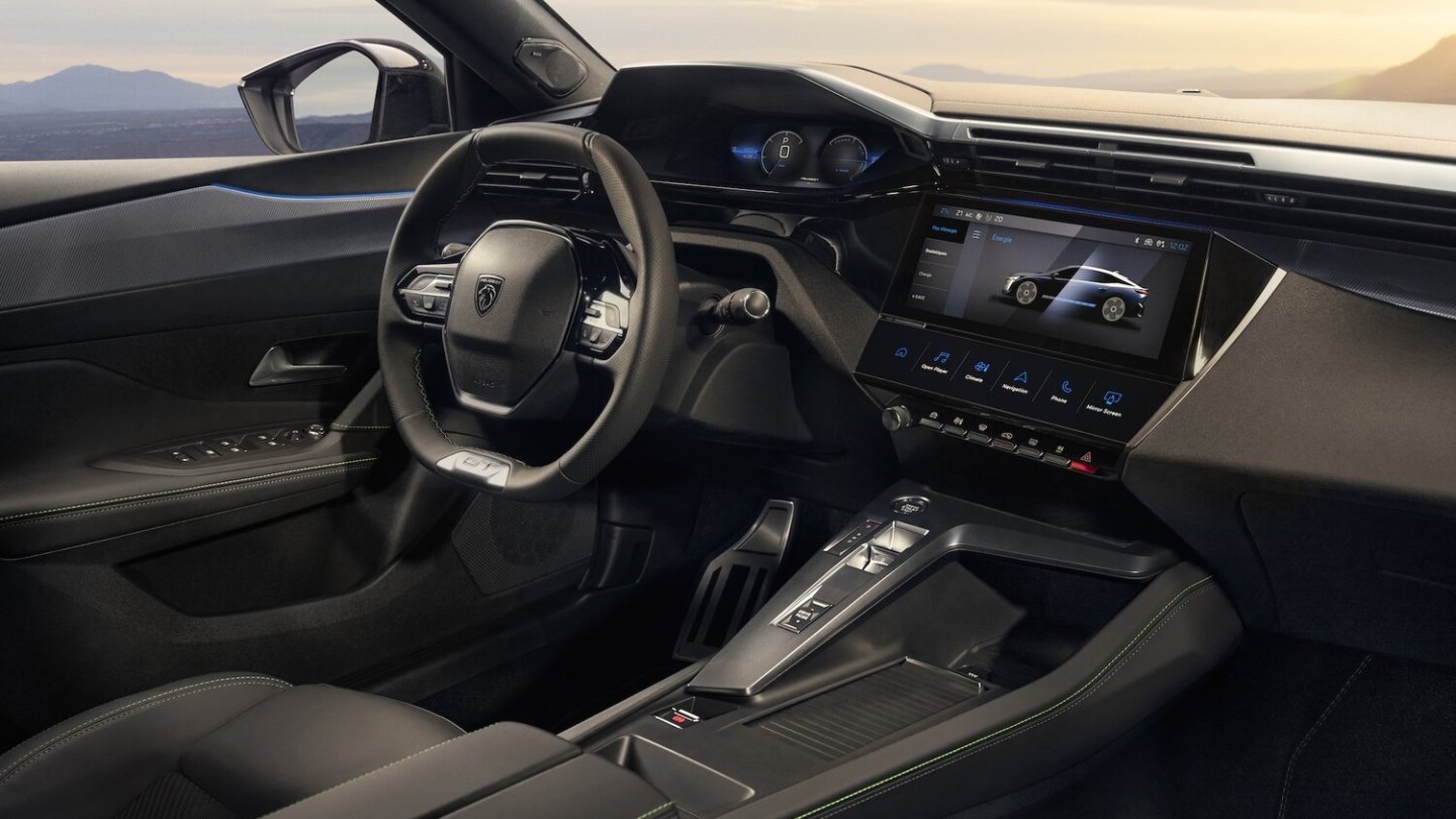 Das i-Cockpit ist aus den 408-Versionen mit Verbrennungsmotor bekannt. Das i-Cockpit ist aus den 408-Versionen mit Verbrennungsmotor bekannt.