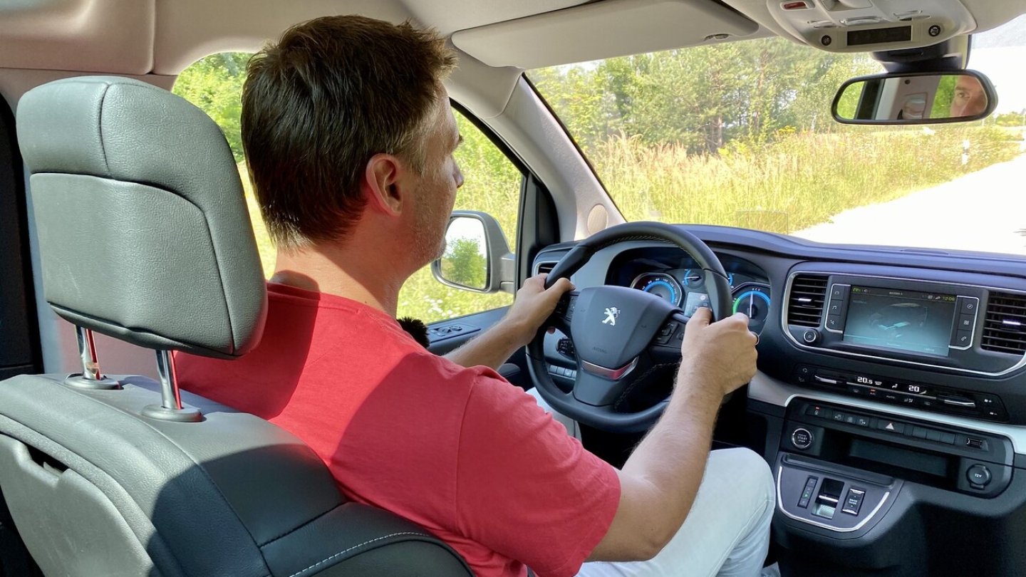 Der Stromverbrauch pendelte sich bei 26 kWh je 100 Kilometer ein. Der Stromverbrauch pendelte sich bei 26 kWh je 100 Kilometer ein.