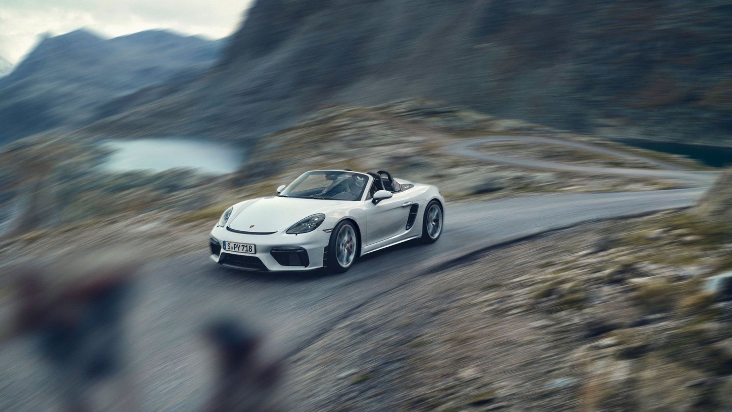 Porsche 718 Spyder, Cayman GT4