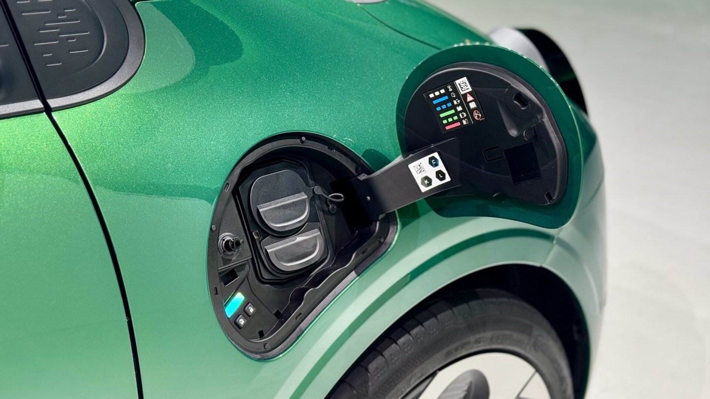 Wechselstrom fließt mit 11 kW, über den CCS-Anschluss sind bis zu 50 kW möglich.