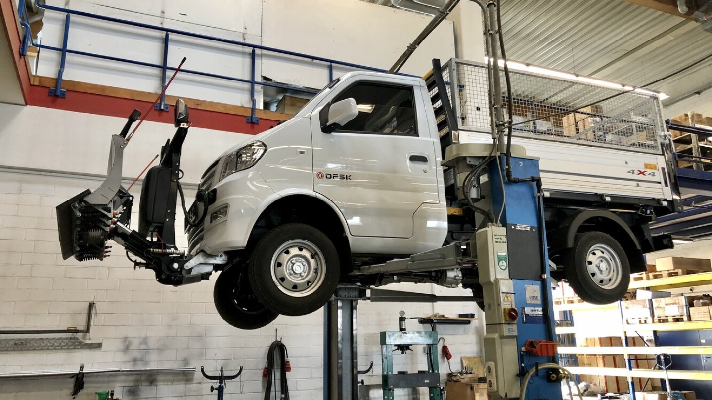 Indimo baut den DFSK Mini Truck je nach Kundenwunsch um, hier als Schneepflug. Indimo baut den DFSK Mini Truck je nach Kundenwunsch um, hier als Schneepflug.