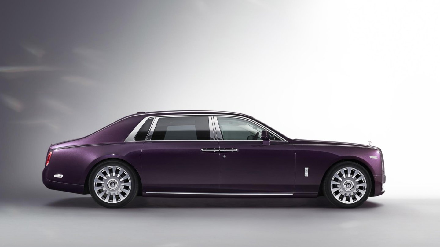 Dieses Bild zeigt die Langversion EWB (Extended Wheel Base). Dieses Bild zeigt die Langversion EWB (Extended Wheel Base).