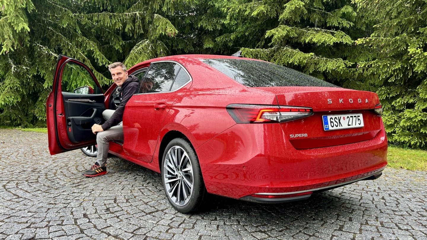 Wir waren auch mit dem 150 PS starken Superb 2.0 TDI auf Testfahrt. Wir waren auch mit dem 150 PS starken Superb 2.0 TDI auf Testfahrt.