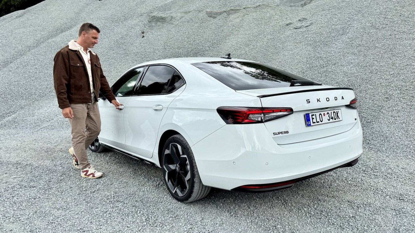 Der elektrifizierte Antrieb macht auch im Skoda Superb einen guten Eindruck. Der elektrifizierte Antrieb macht auch im Skoda Superb einen guten Eindruck.