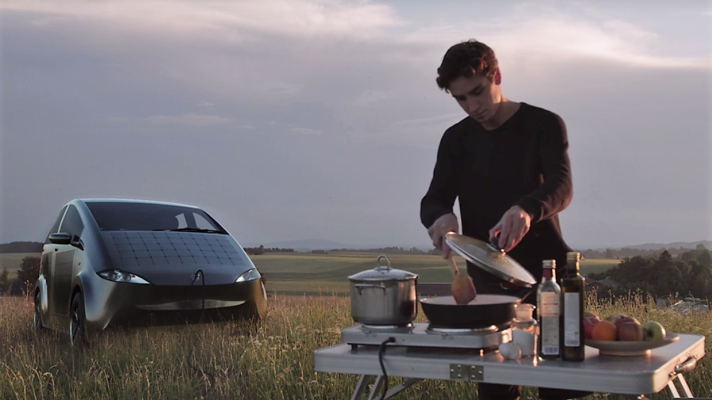 Mein Auto, mein Freund. Zusammen Elektro-kochen wir in den Sonnenuntergang hinein. Mein Auto, mein Freund. Zusammen Elektro-kochen wir in den Sonnenuntergang hinein.
