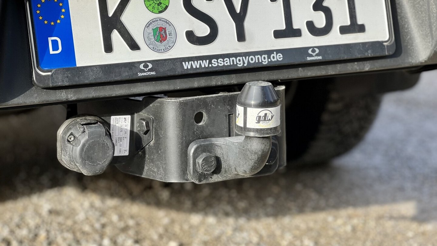 Mit Automatikgetriebe kann der lange Musso 3,5 Tonnen an den Haken nehmen. Mit Automatikgetriebe kann der lange Musso 3,5 Tonnen an den Haken nehmen.