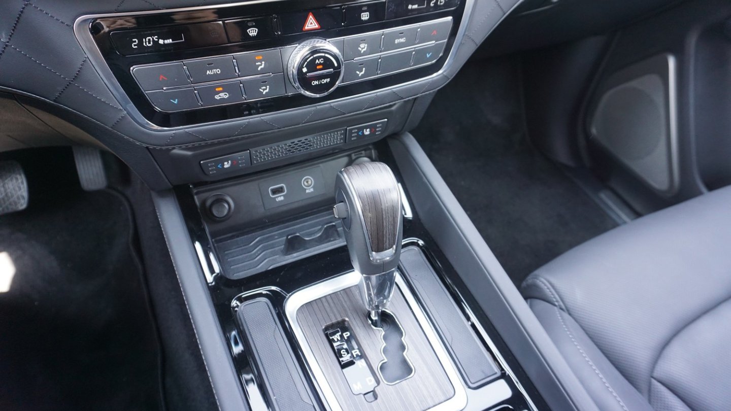 7-Gang-Automatik, weiterhin in Lizenz von Mercedes-Benz. 7-Gang-Automatik, weiterhin in Lizenz von Mercedes-Benz.