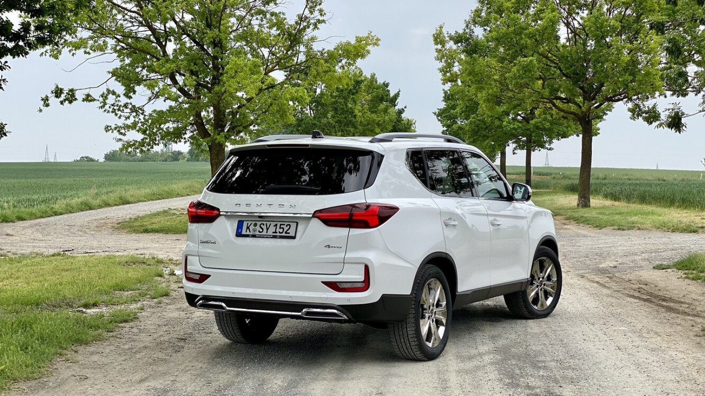 Das Heck des Rexton zeigt sich leicht aufgefrischt. Das Heck des Rexton zeigt sich leicht aufgefrischt.