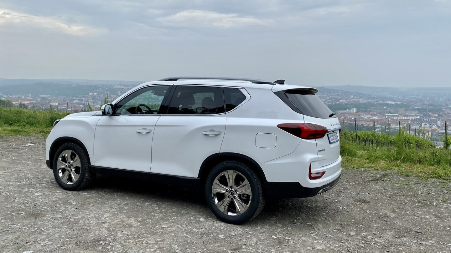 Der SsangYong Rexton ist ein gutes Angebot für Kunden, die einen waschechten Offroader mit Platz und Stil suchen. Der SsangYong Rexton ist ein gutes Angebot für Kunden, die einen waschechten Offroader mit Platz und Stil suchen.