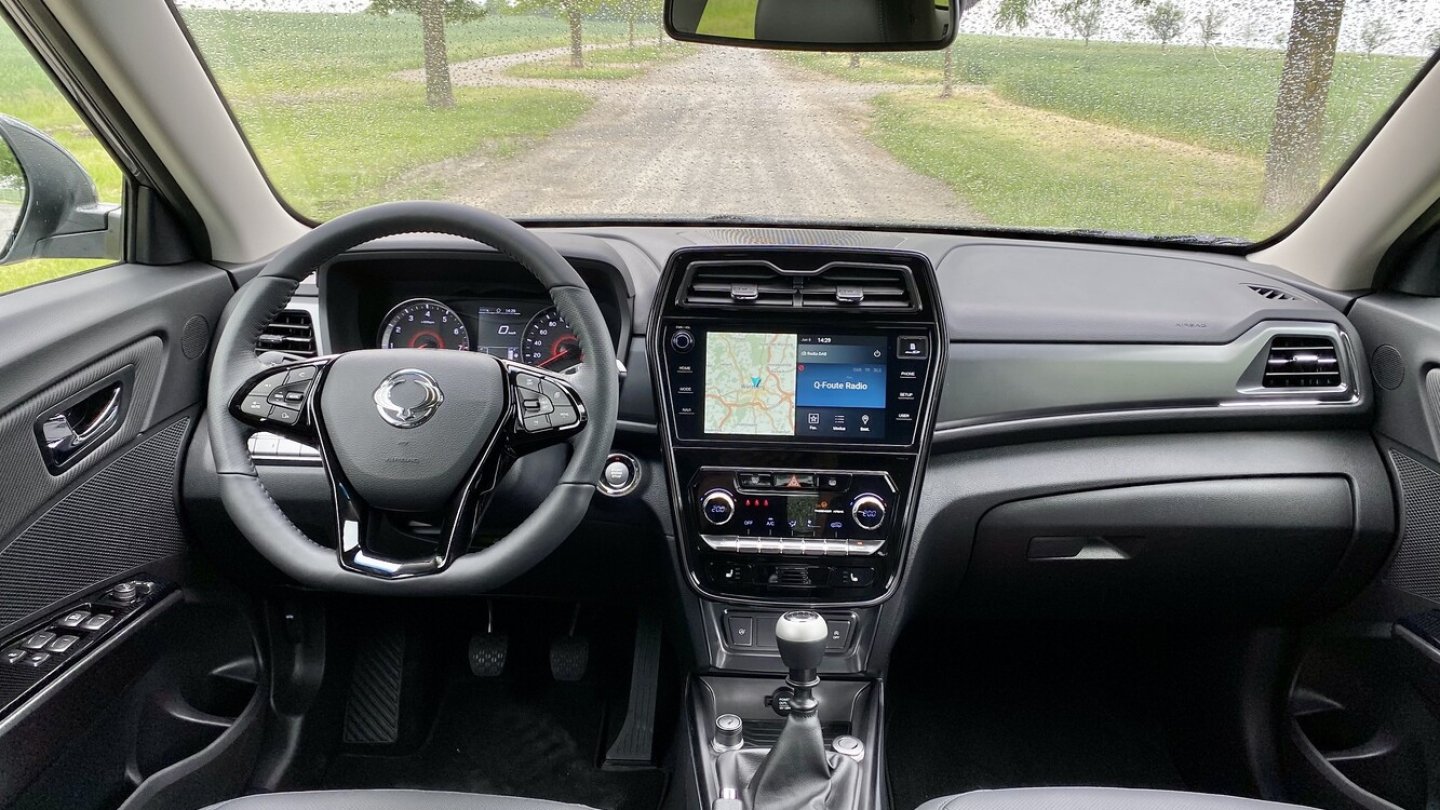 Das 9,2 Zoll große Infotainmentdisplay mit Navi ist ab der Ausstattung Quartz serienmäßig. Das 9,2 Zoll große Infotainmentdisplay mit Navi ist ab der Ausstattung Quartz serienmäßig.