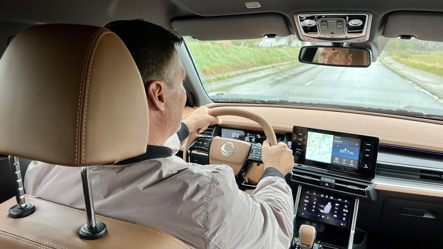 Das fache Cockpit erlaubt eine gute Rundumsicht. Das fache Cockpit erlaubt eine gute Rundumsicht.
