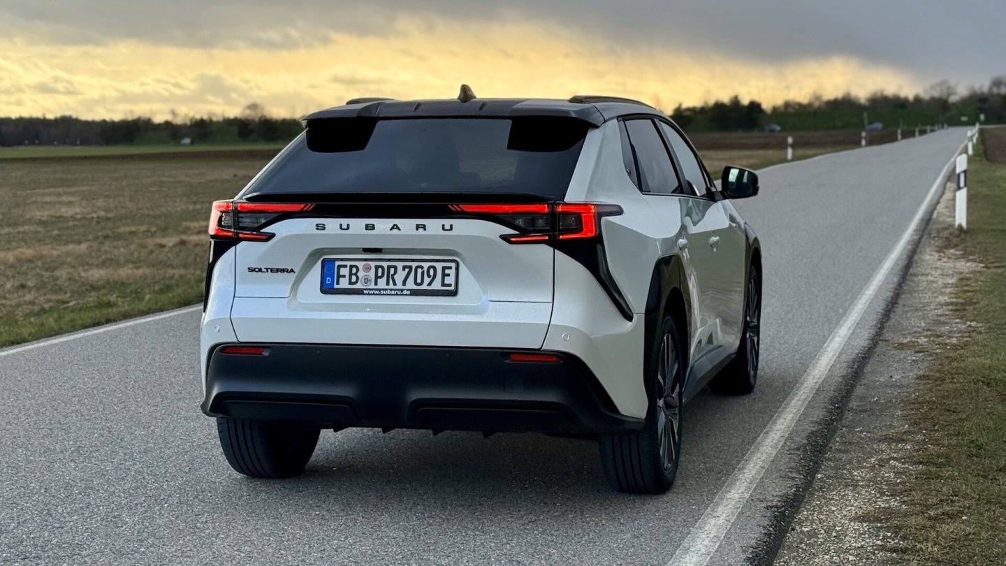 Der Solterra ist deutlich agiler als der Vorgänger, wie gewohnt bietet er einen hohen Fahrkomfort.