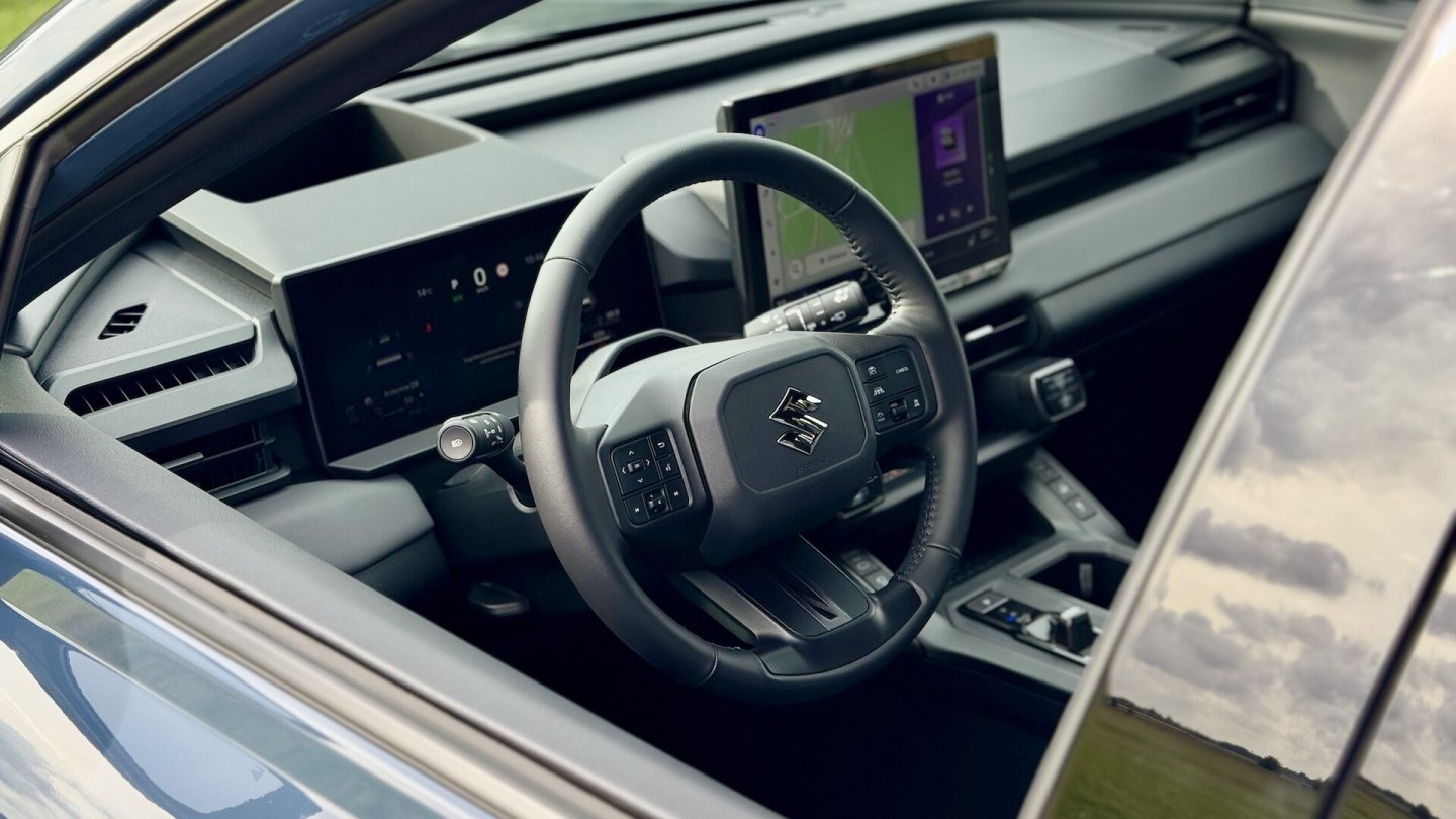 Den Across gibt es in nur einer Ausstattungslinie, die u.a. auch das Head-up-Display beinhaltet.