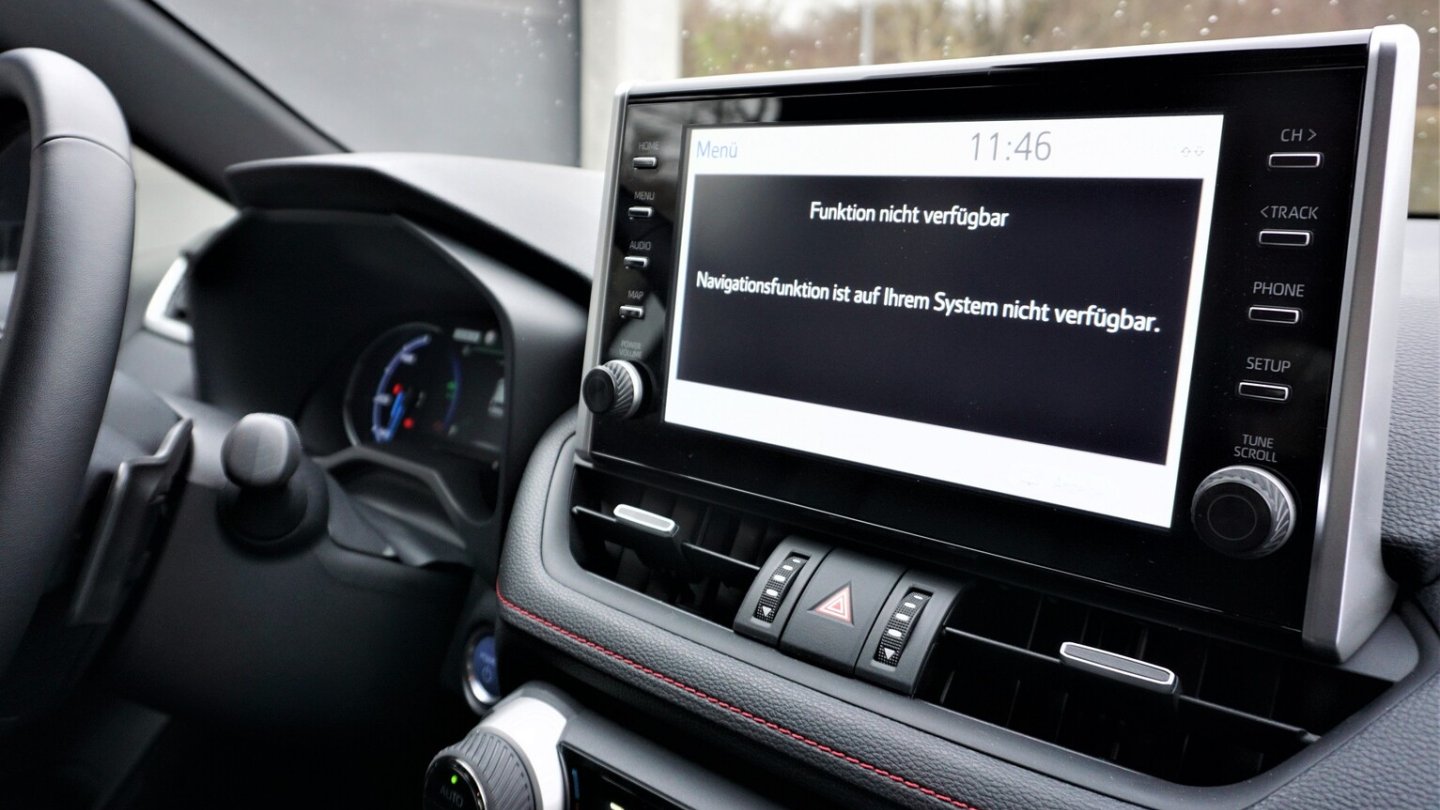 Das Toyota-Navigationssystem bleibt dem Suzuki Across verwehrt. Das Toyota-Navigationssystem bleibt dem Suzuki Across verwehrt.
