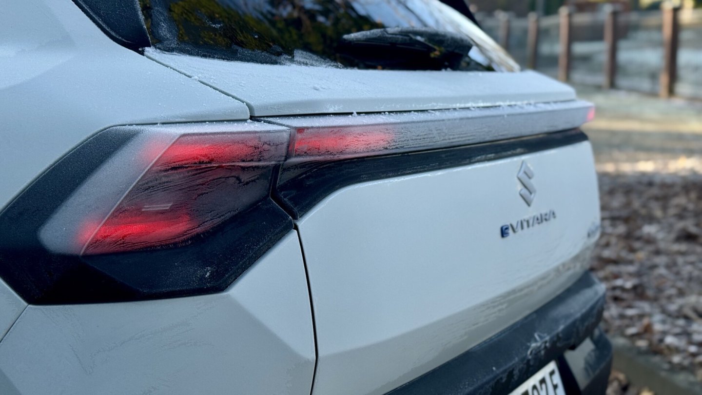 Aus Indien in den kalten deutschen Winter: Die ersten Testfahrten auf öffentlichen Straßen starten bei frostigen Temperaturen.