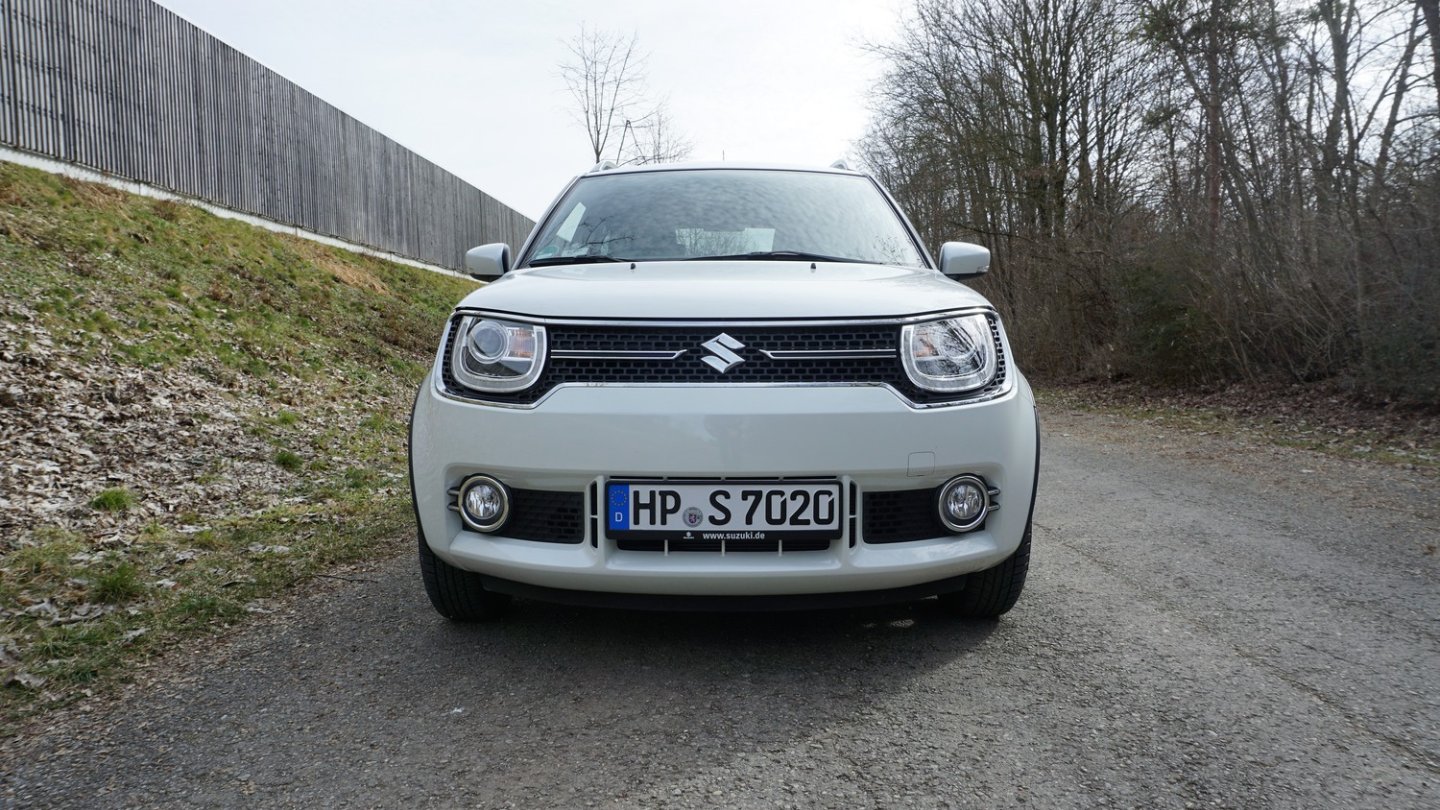 Der Suzuki Ignis blickt sympathisch in die Welt. Der Suzuki Ignis blickt sympathisch in die Welt.