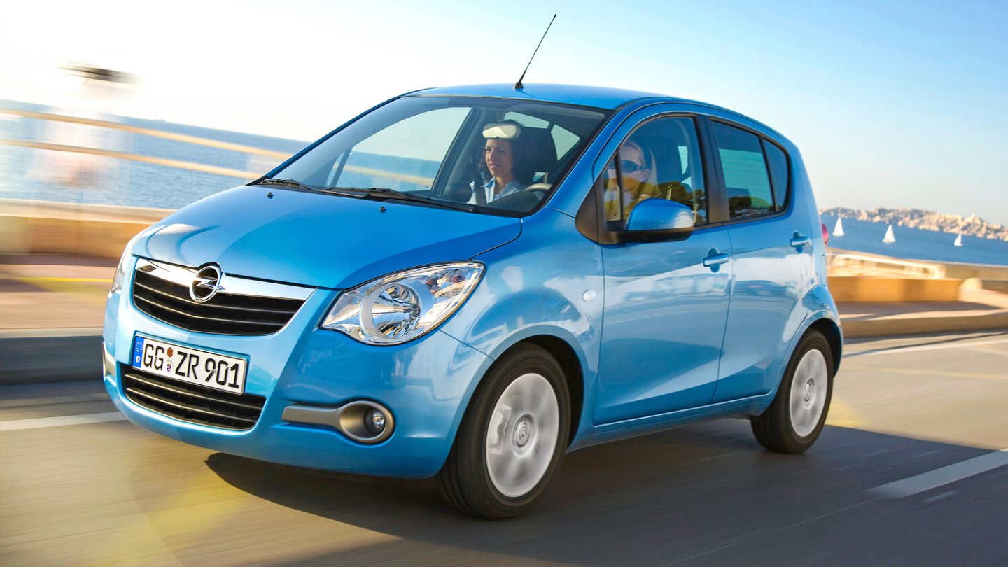 Den Suzuki Splash gab es auch als Opel Agila. Den Suzuki Splash gab es auch als Opel Agila.
