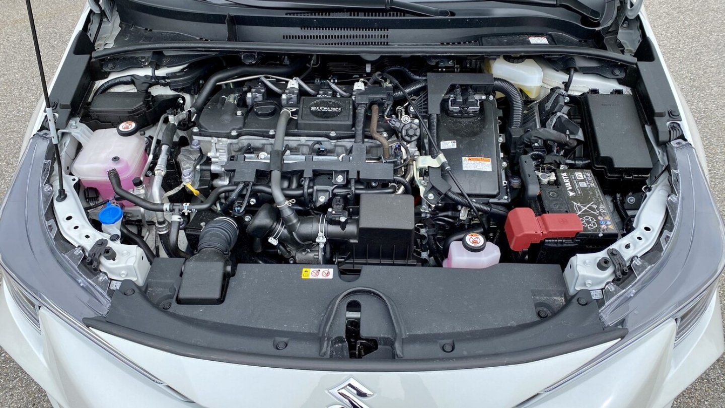 Der Vollhybrid hat eine Systemleistung von 90 kW / 122 PS. Der Vollhybrid hat eine Systemleistung von 90 kW / 122 PS.