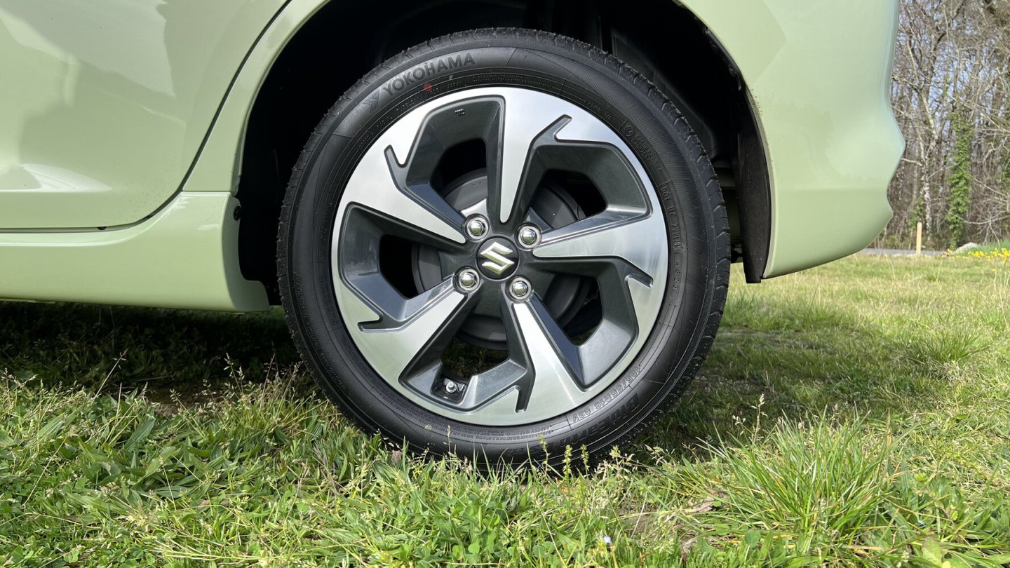 Polierte 16-Zoll-Alus sind ein Kennzeichen des Topmodells Comfort+. Polierte 16-Zoll-Alus sind ein Kennzeichen des Topmodells Comfort+.