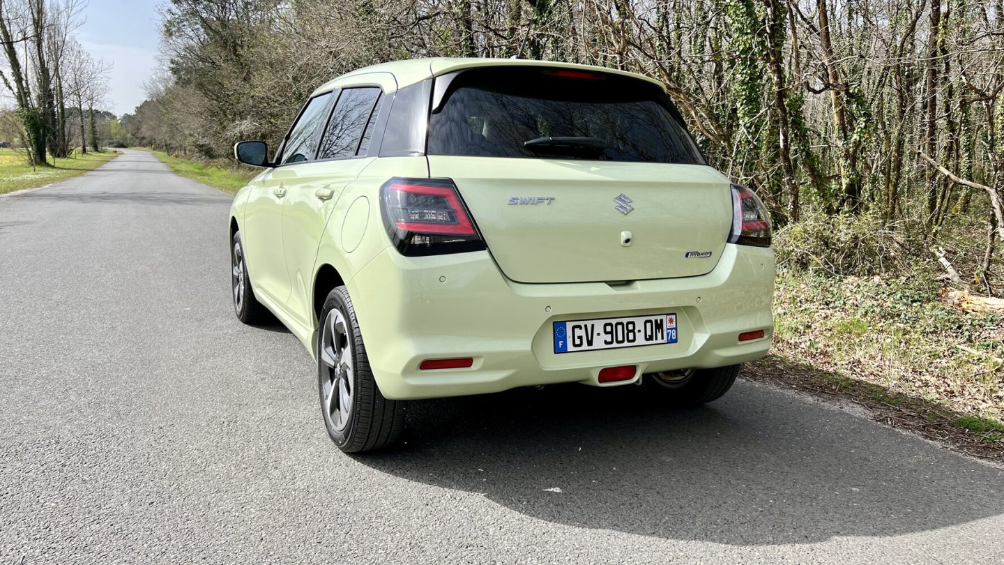 Die Farbe des Swift-Testwagens heißt Cool Yellow Metallic. Die Farbe des Swift-Testwagens heißt Cool Yellow Metallic.