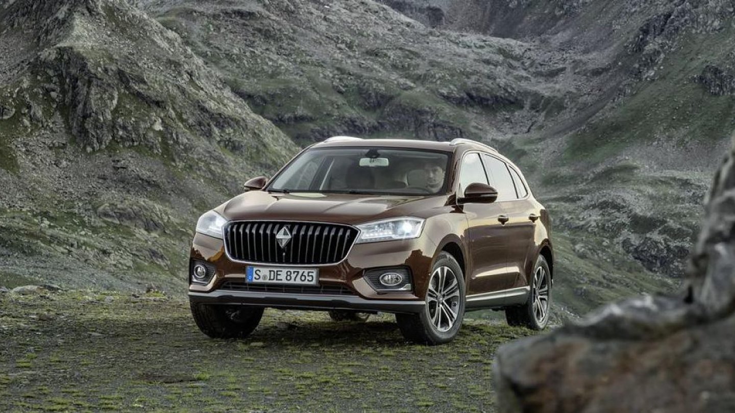 Hier die Gegenüberstellung - der Borgward BX7. Hier die Gegenüberstellung - der Borgward BX7.