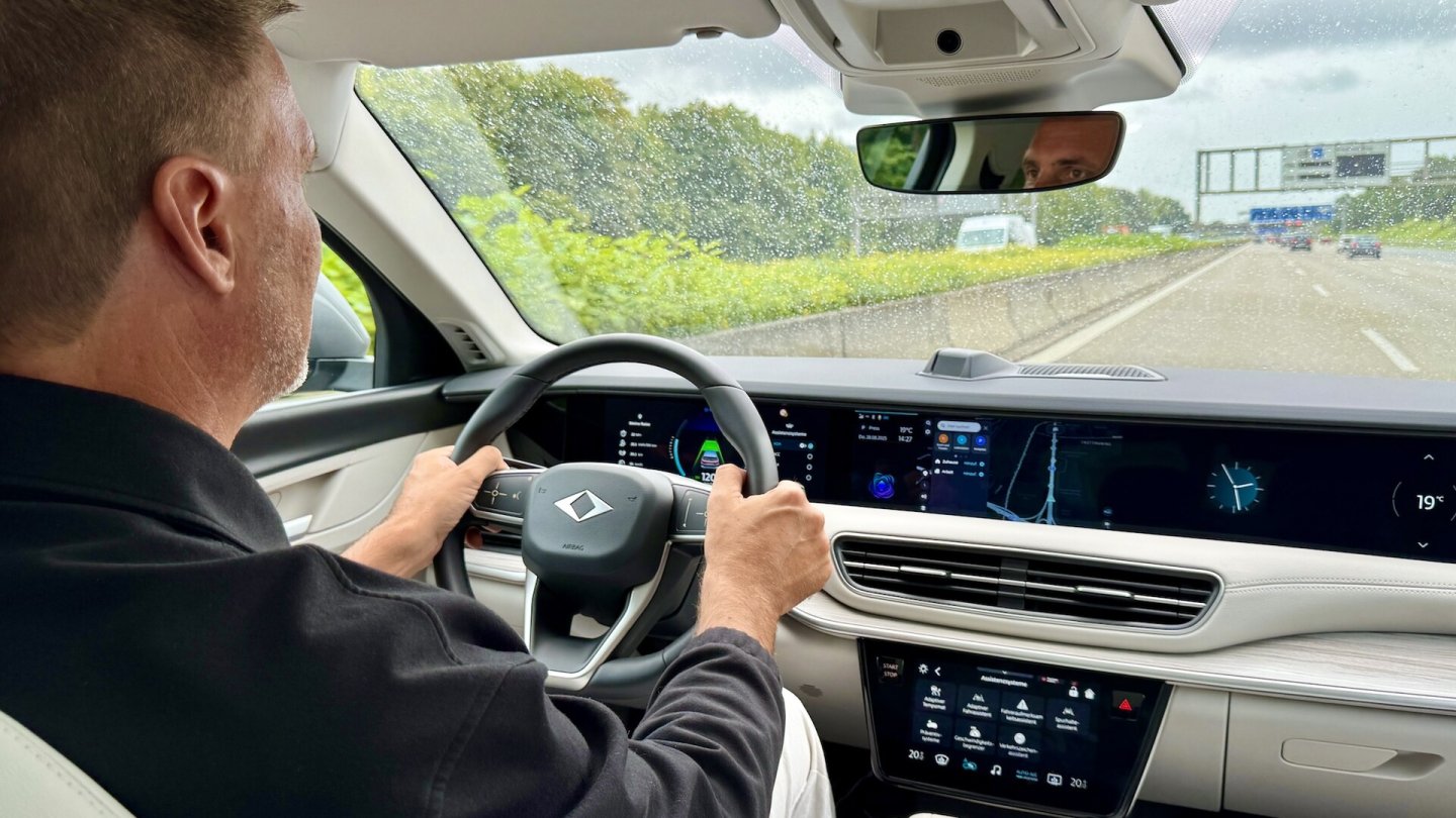 Der T10X macht auch bei höherem Tempo auf der deutschen Autobahn eine gute Figur. Der T10X macht auch bei höherem Tempo auf der deutschen Autobahn eine gute Figur.