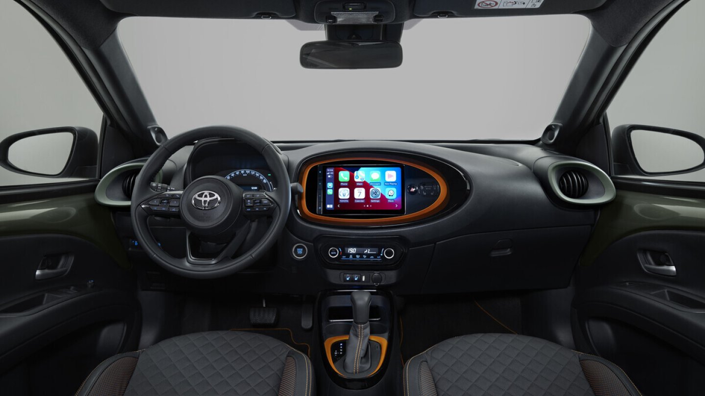 Das Cockpit des Toyota Aygo X. Das Cockpit des Toyota Aygo X.