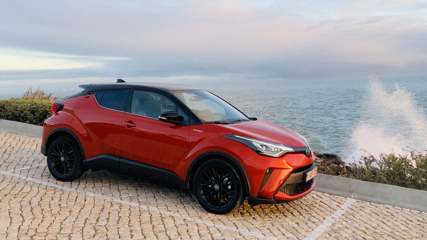 Mit dem neuen Hybrid-Antrieb wird der Toyota C-HR weiterhin hohe Wellen schlagen. Mit dem neuen Hybrid-Antrieb wird der Toyota C-HR weiterhin hohe Wellen schlagen.